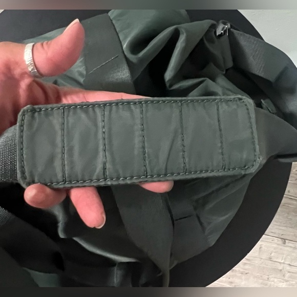 ✨DISCOUNTED✨ Lululemon Fast Track Duffel Gym Travel Beach Bag -  Dark Forest - Picture 14 of 16